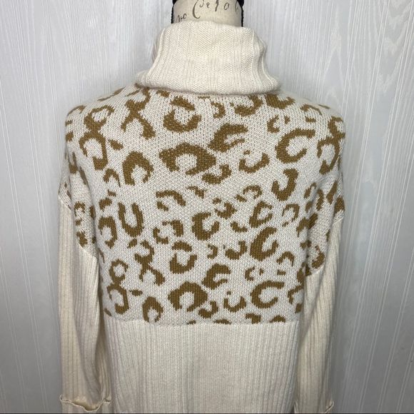 Nine West Long Sleeve Cheetah Print Turtleneck Sweater Size Medium - Picture 7 of 10